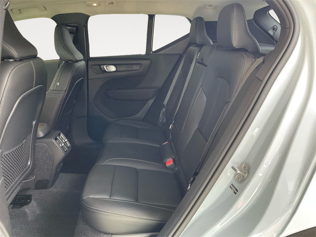 2026 Volvo XC40 AWD Plus photo 13