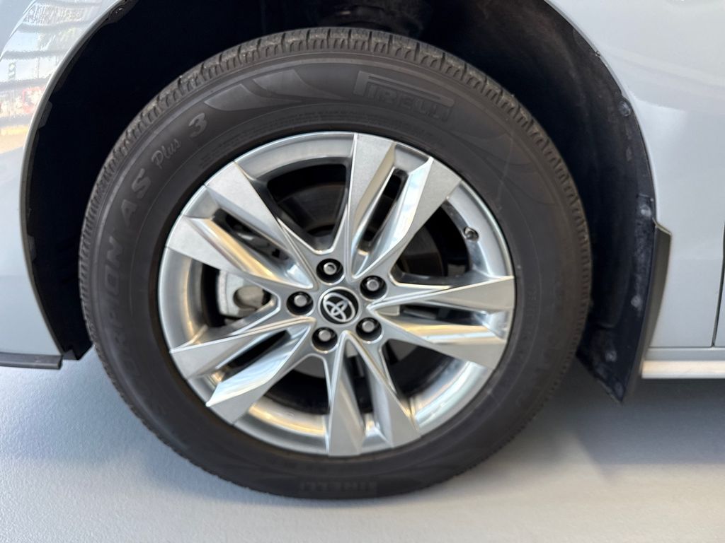 2022 Toyota Sienna XLE Woodland Edition photo 19