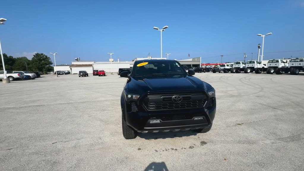 2025 Toyota Tacoma TRD Off-Road photo 3