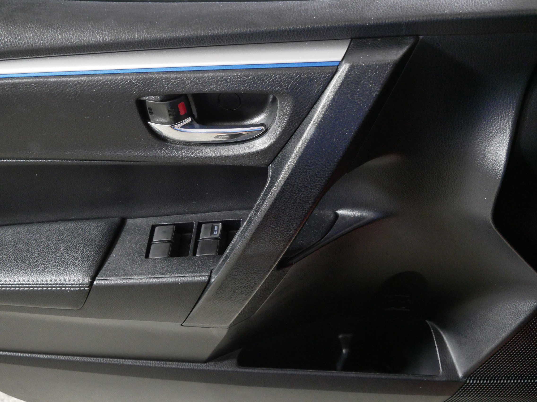 2016 Toyota Corolla S photo 19