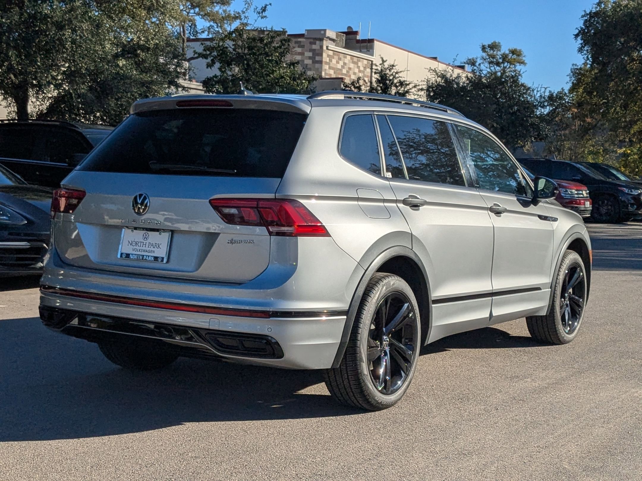2023 Volkswagen Tiguan SE R-Line Black photo 3