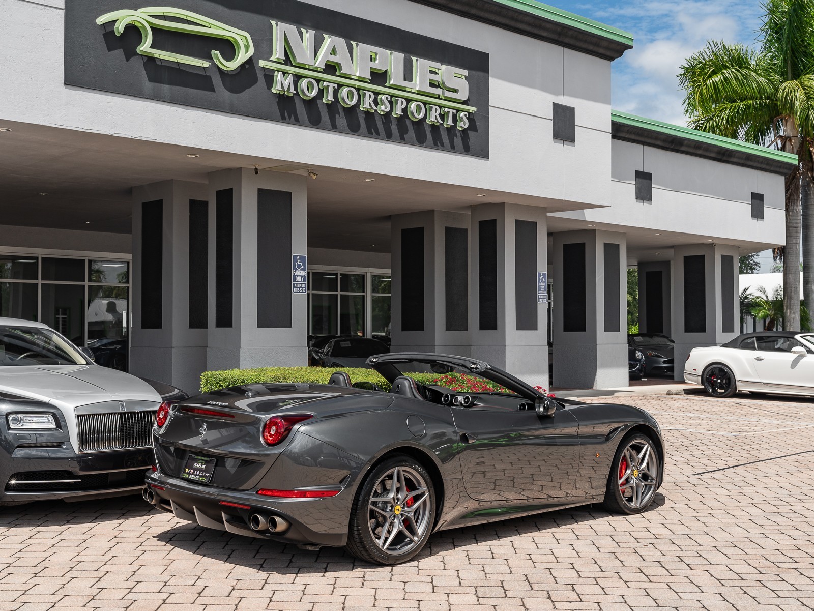 2015 Ferrari California T photo 24