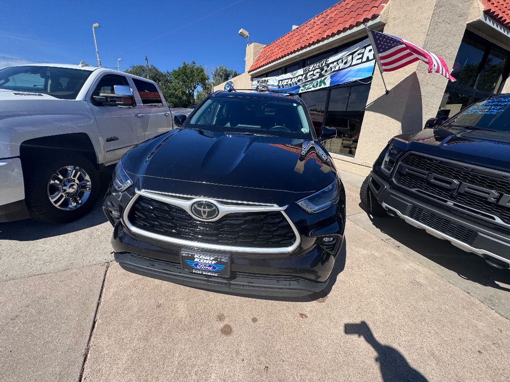 2021 Toyota Highlander XLE photo 2