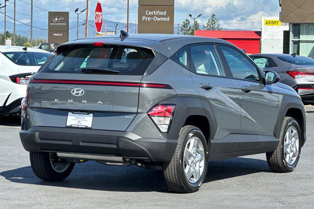 2026 Hyundai Kona SE photo 4