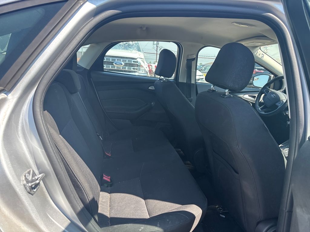 2016 Ford Focus SE photo 5