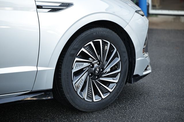 2024 Hyundai Sonata Hybrid SEL photo 3