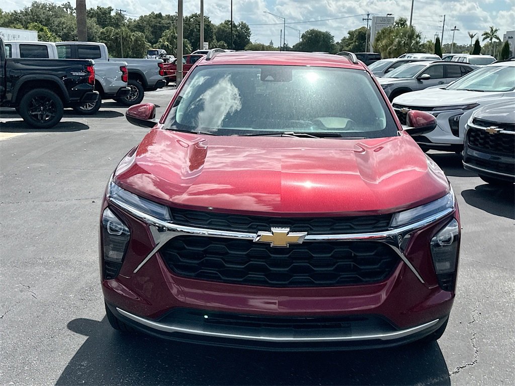 2025 Chevrolet Trax LT photo 2