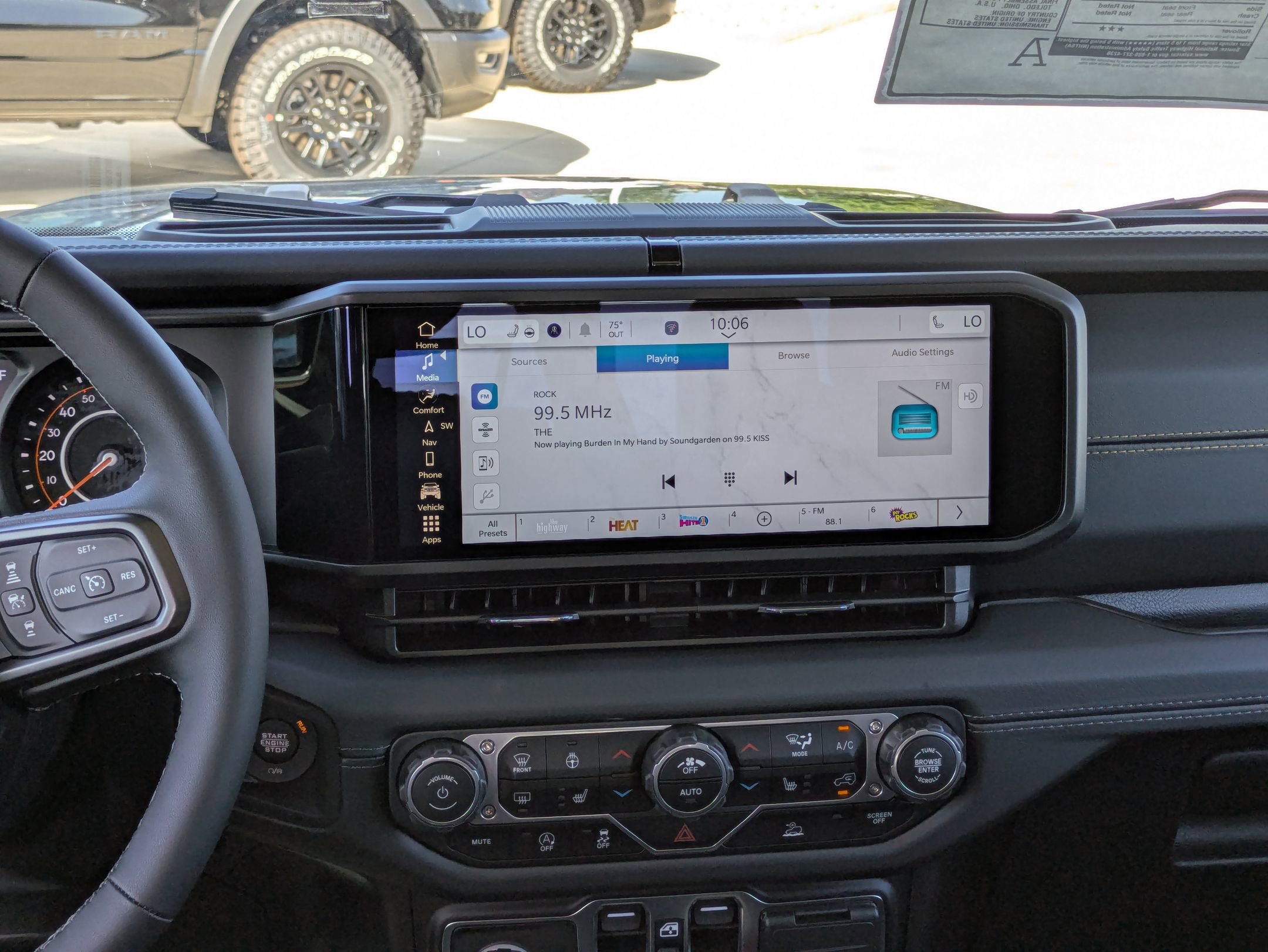 2025 Jeep Gladiator Sport photo 13
