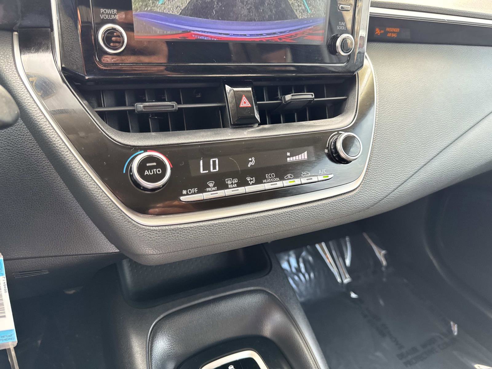 2020 Toyota Corolla LE photo 29