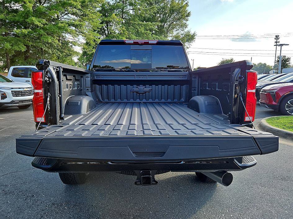 2025 Chevrolet Silverado 2500HD High Country photo 5