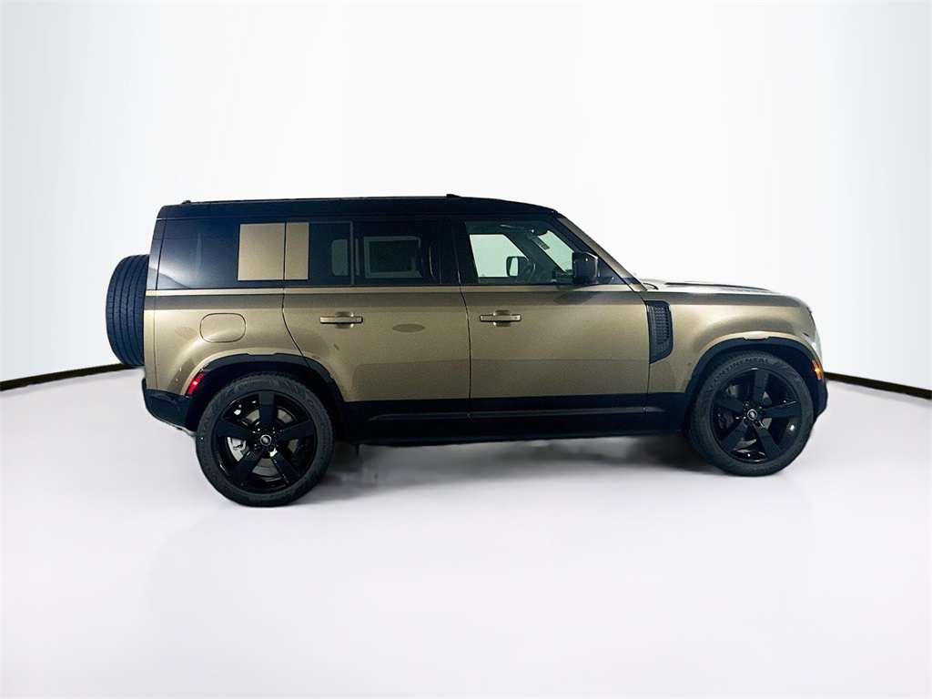 2025 Land Rover Defender 110 X-Dynamic SE photo 4