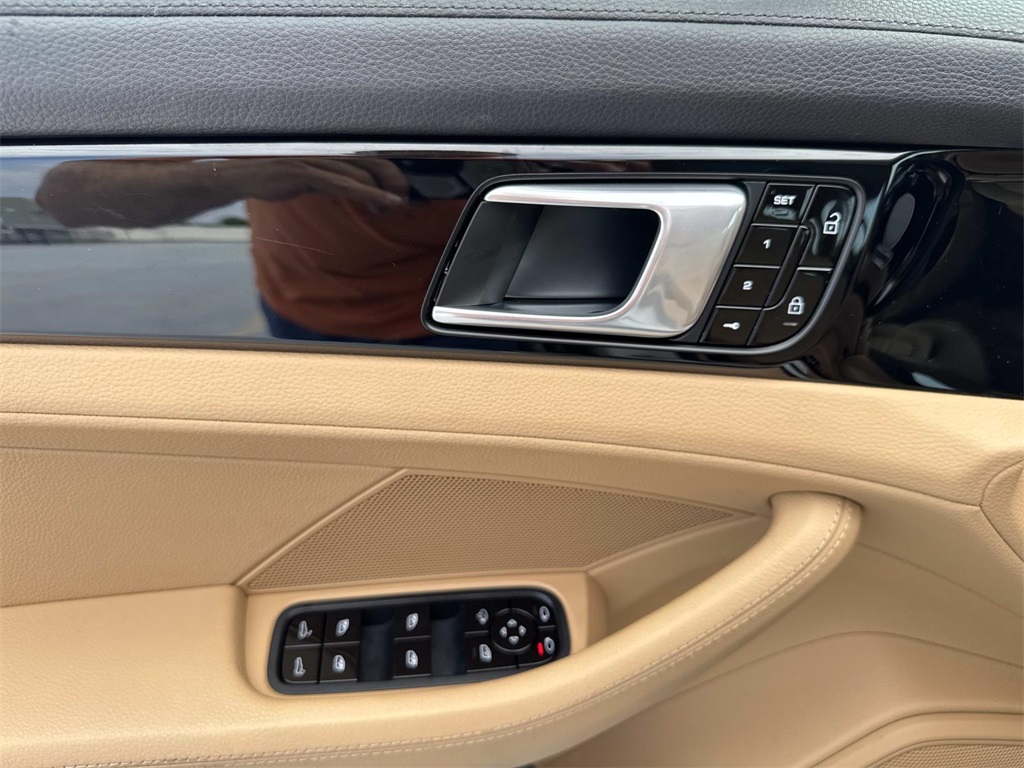 2020 Porsche Panamera 4 photo 19