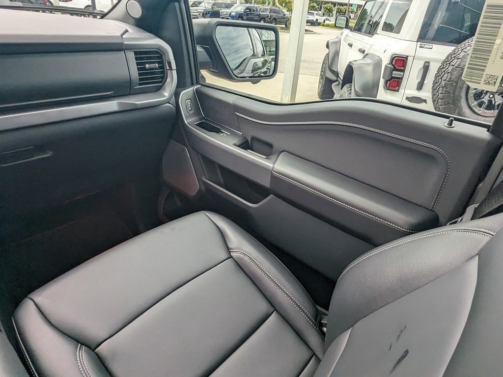 2025 Ford F-150 XLT photo 17