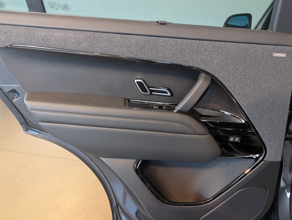 2025 Land Rover Range Rover Sport SE photo 22
