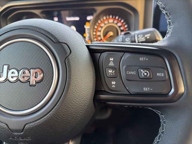 2025 Jeep Wrangler photo 15