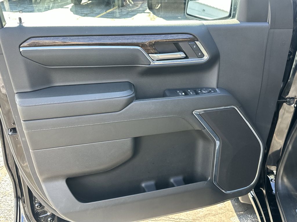 2024 GMC SIERRA - Image 18