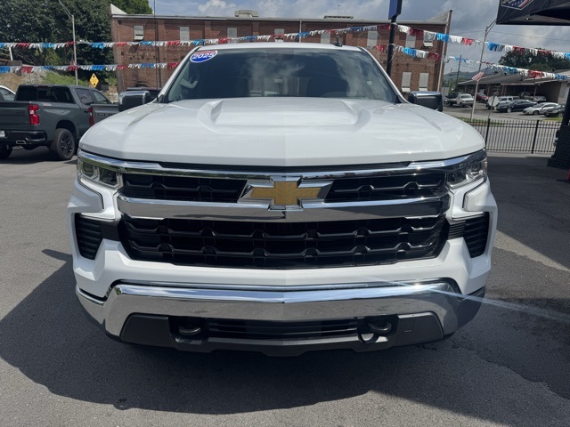 2025 Chevrolet Silverado 1500 LT photo 3