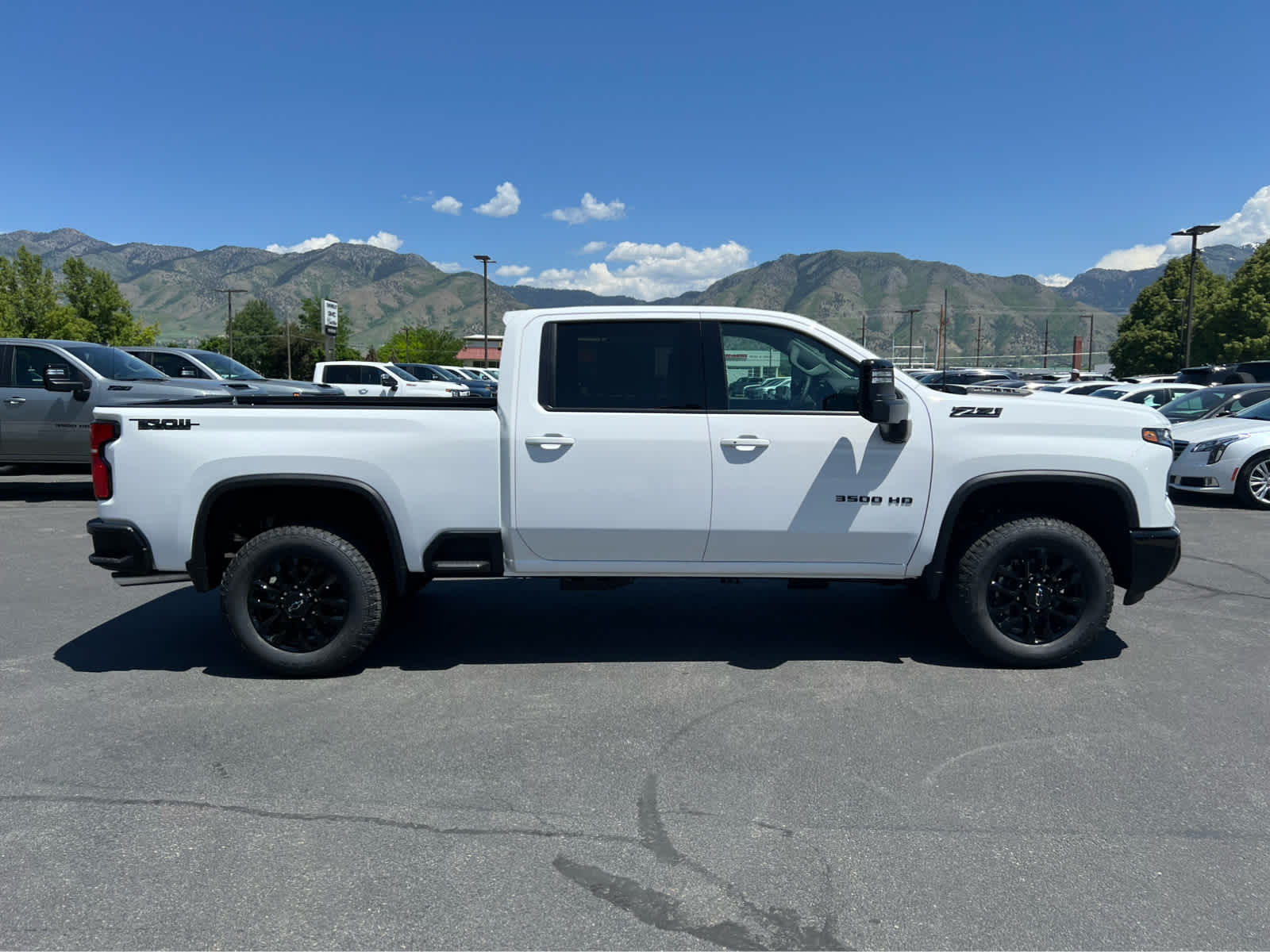 2025 Chevrolet Silverado 3500HD photo 6