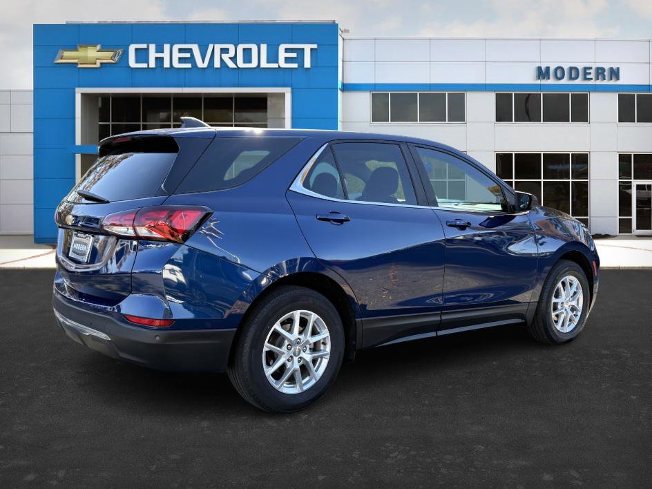 2022 Chevrolet Equinox LT photo 2