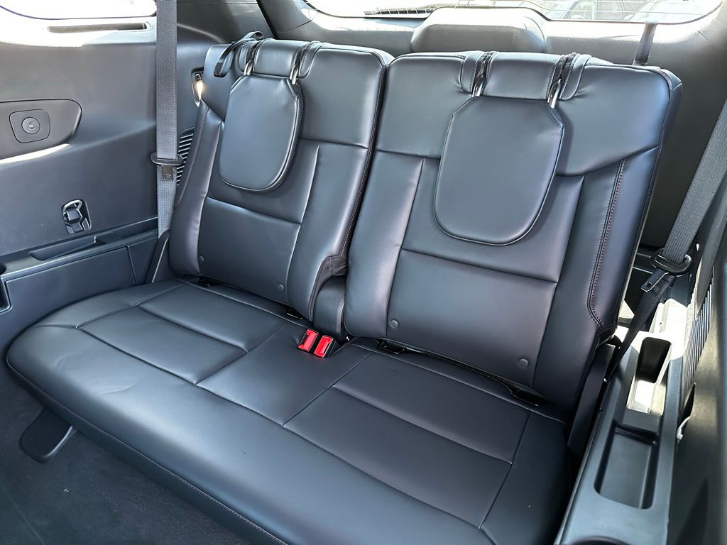 2025 Ford Explorer ST-Line photo 9