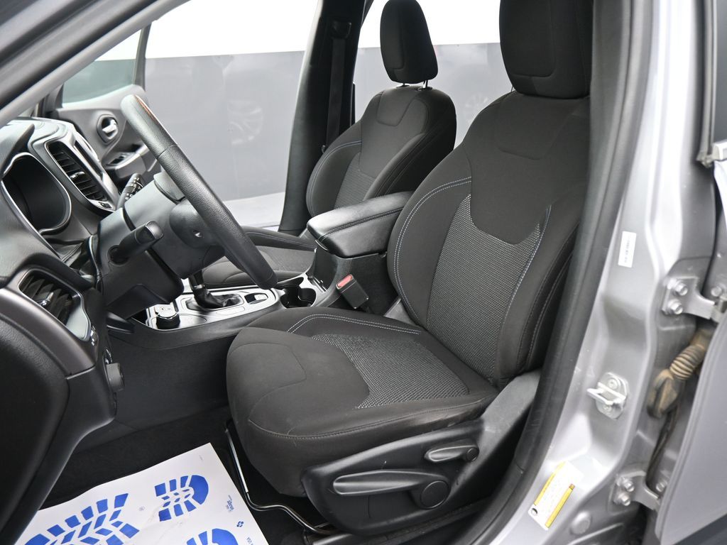 2019 Jeep Cherokee Latitude photo 36
