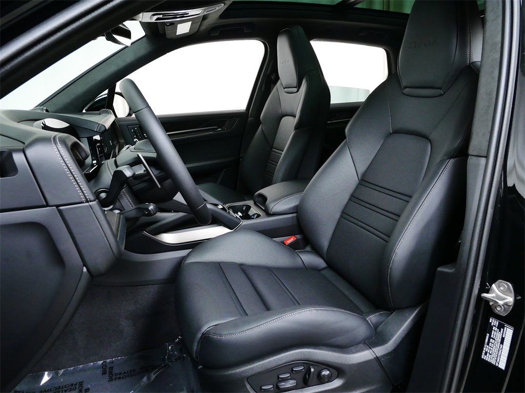 2025 Porsche Cayenne E-Hybrid Turbo photo 5