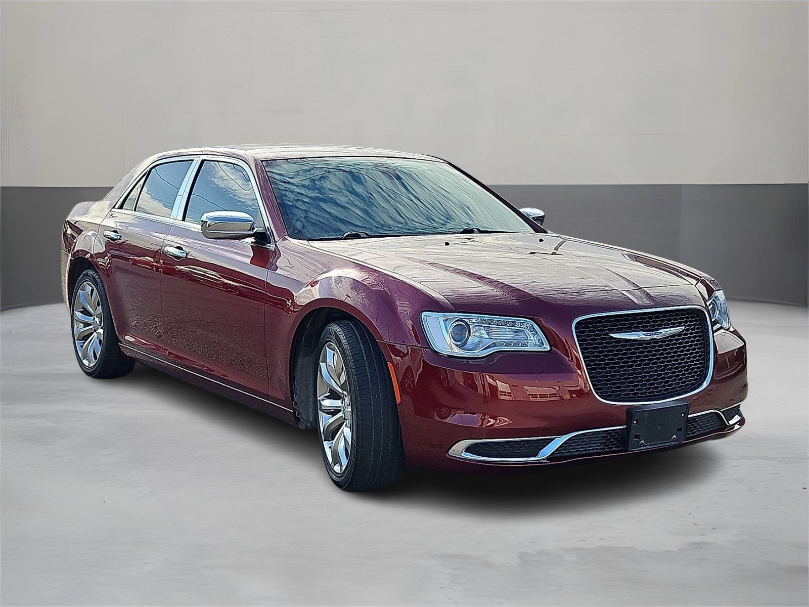 2018 Chrysler 300 Touring's photo