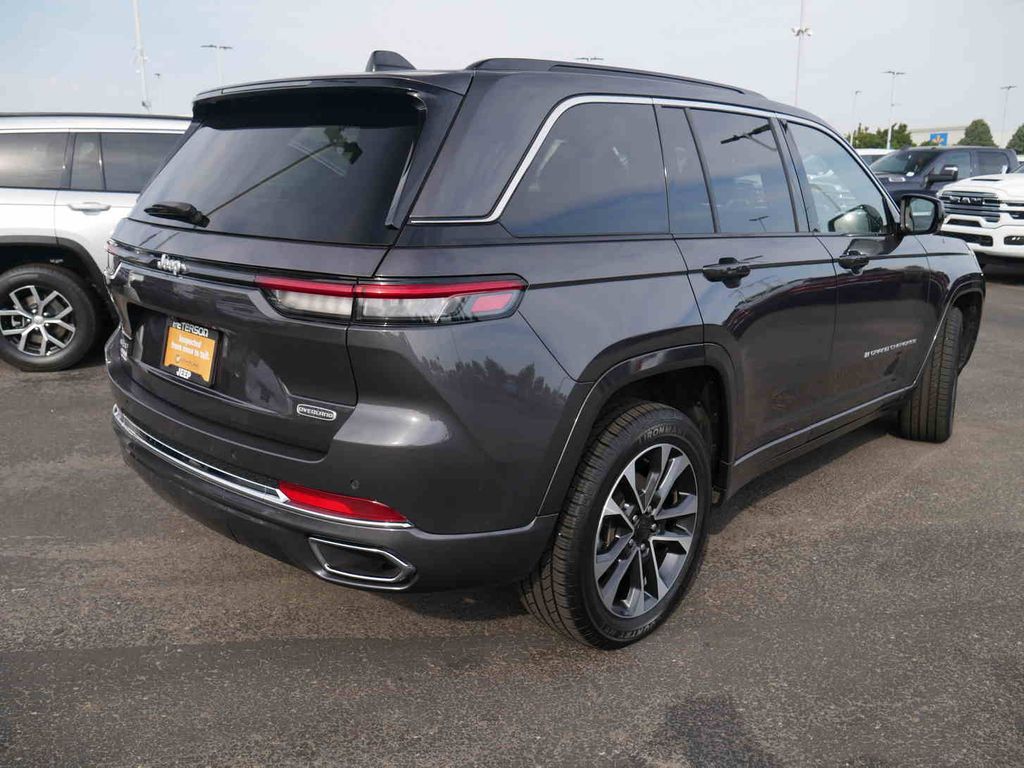 2024 Jeep Grand Cherokee Overland photo 18