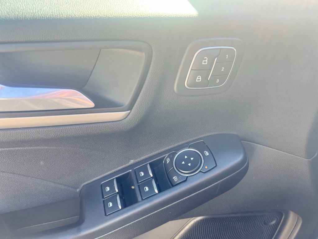 2022 Ford Escape SEL photo 11