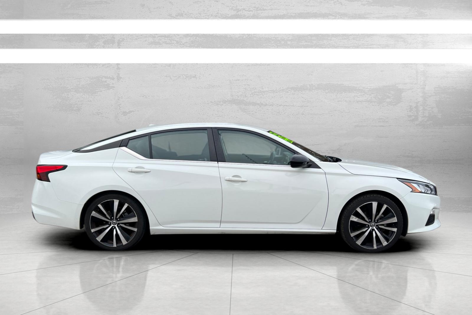 2022 Nissan Altima 2.5 SR photo 3