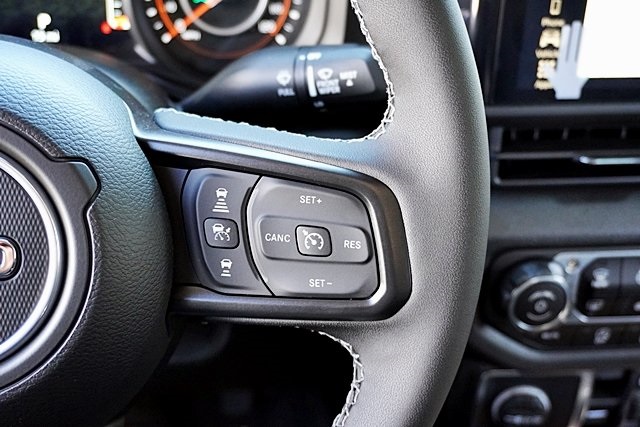 New 2025 Hydro Blue Pearl-Coat Exterior Paint Jeep Sport S image 44