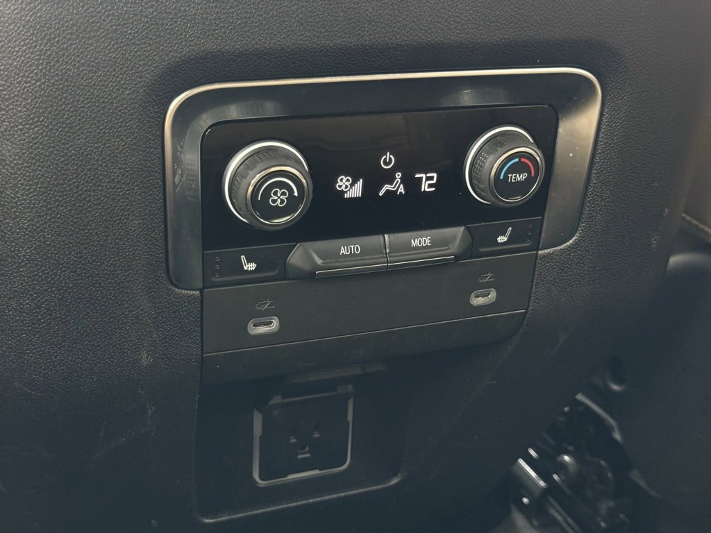 2024 Chevrolet Suburban Premier photo 18