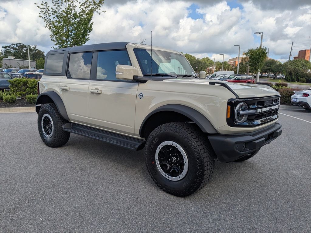 2025 Ford Bronco Outer Banks photo 2