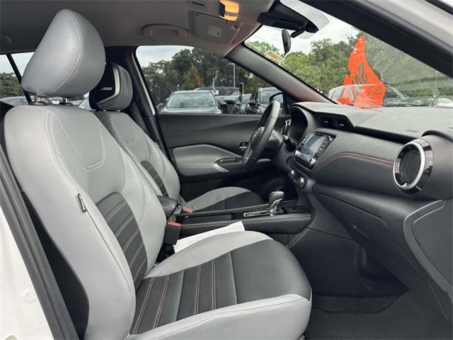 2023 Nissan Kicks SR photo 10