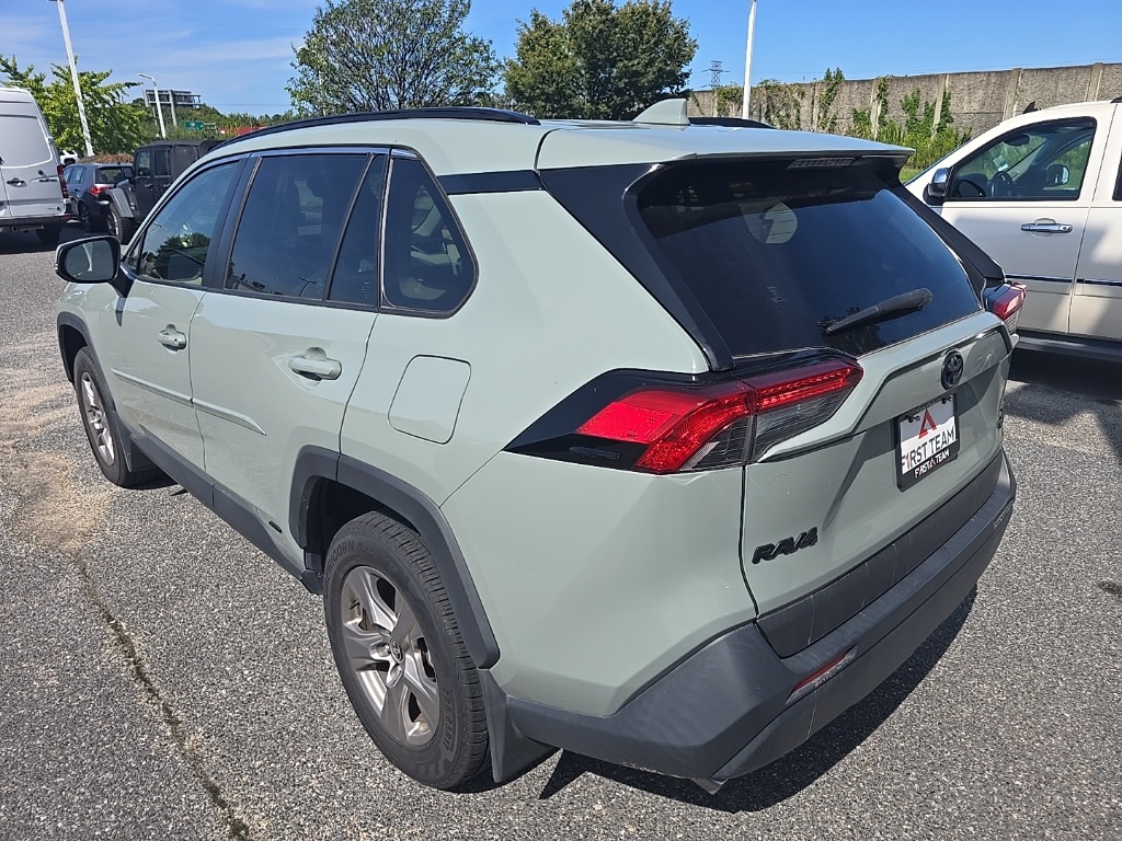 2022 Toyota RAV4 Hybrid XLE photo 7