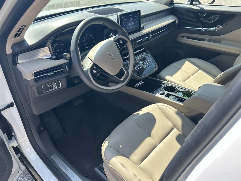 2022 Lincoln Corsair Standard photo 15