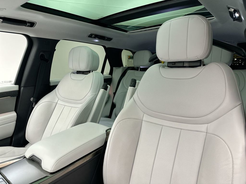 2024 Land Rover Range Rover Sport SE photo 10