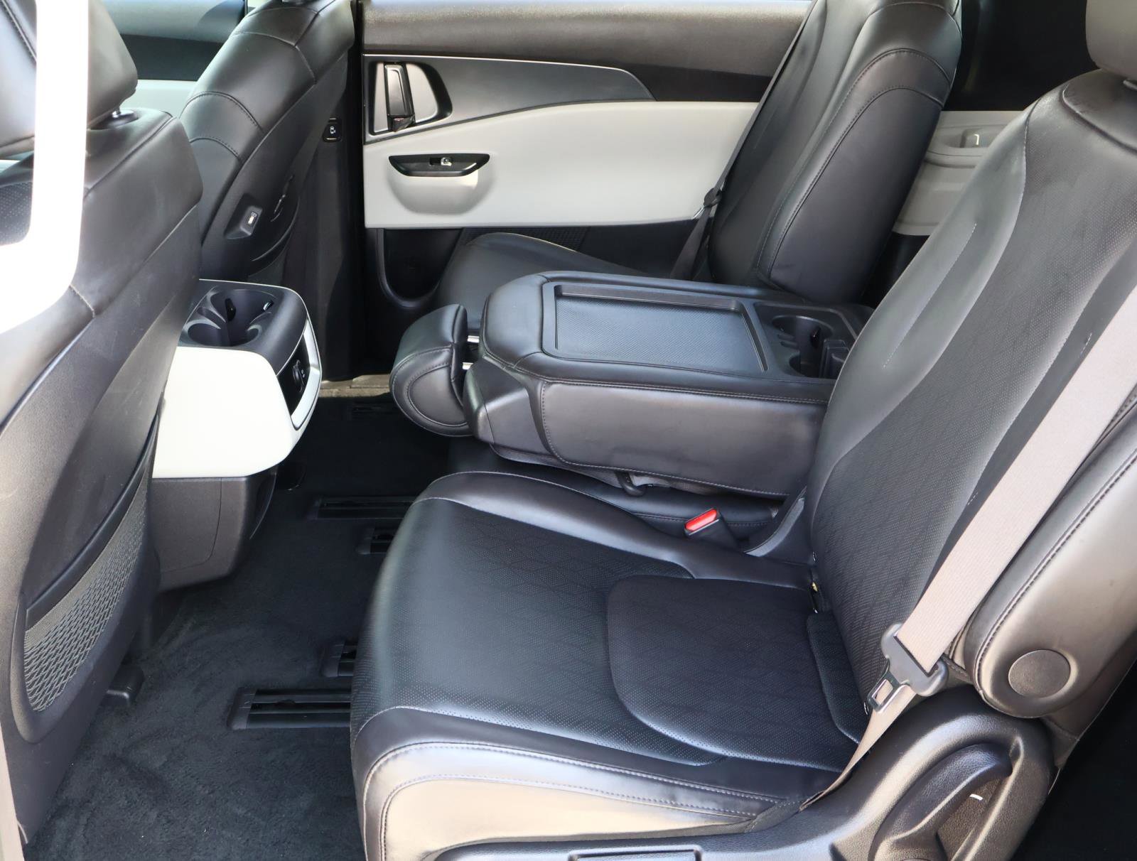 2024 Kia Carnival LX photo 19