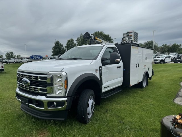 2024 Ford F-550 Super Duty Chassis Cab XL's photo