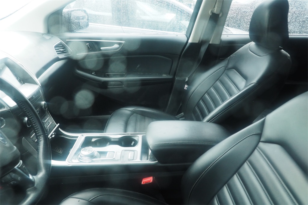 2020 Ford Edge SEL photo 5