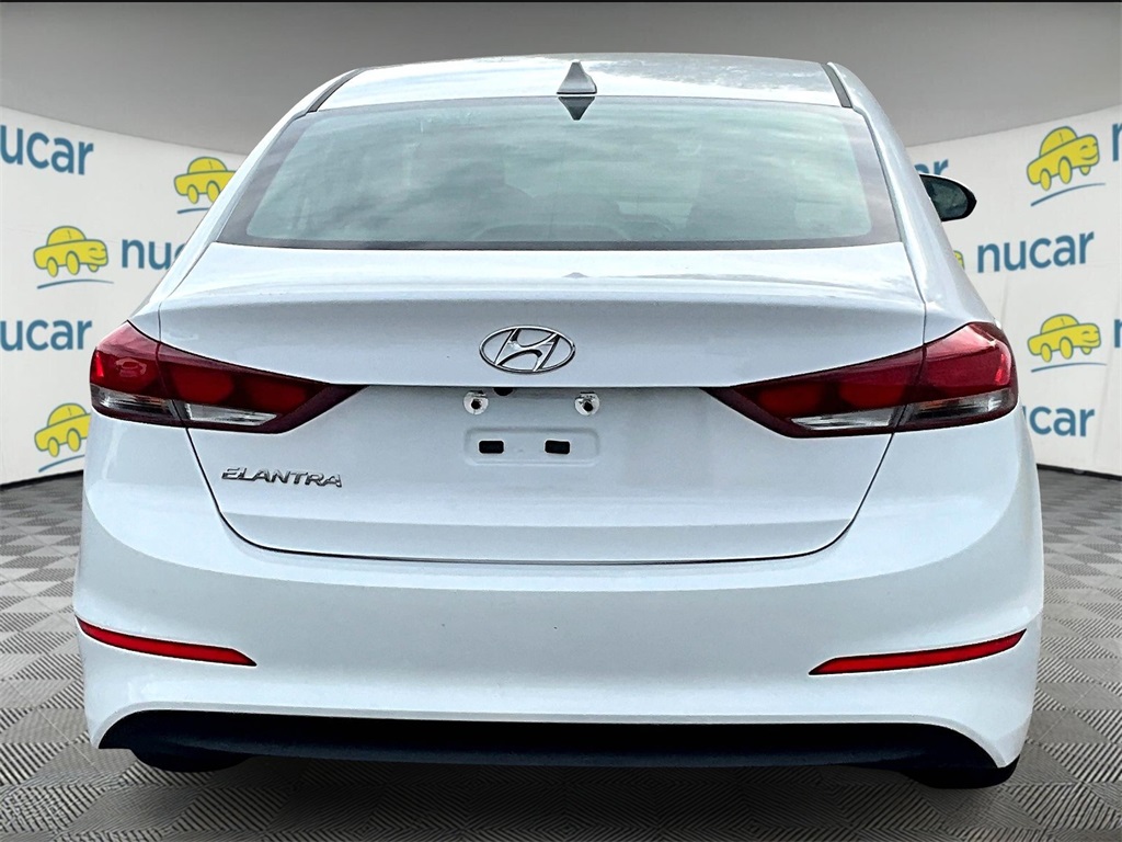 2018 Hyundai Elantra SEL photo 2
