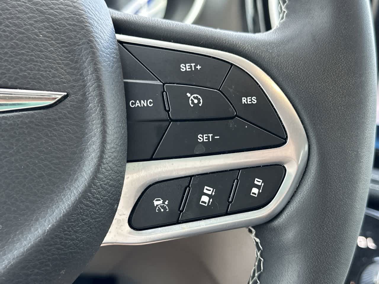 2023 Chrysler Pacifica Touring L photo 57