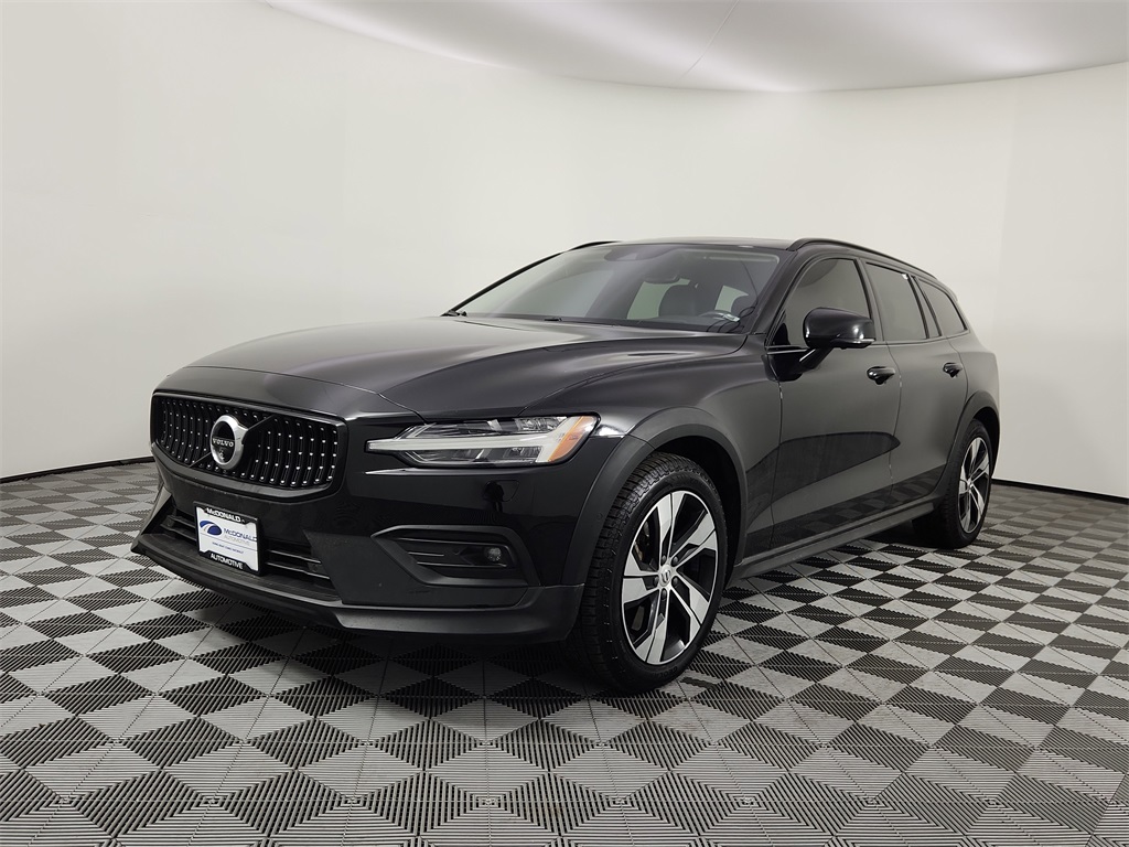 2020 Volvo V60 Cross Country Base's photo
