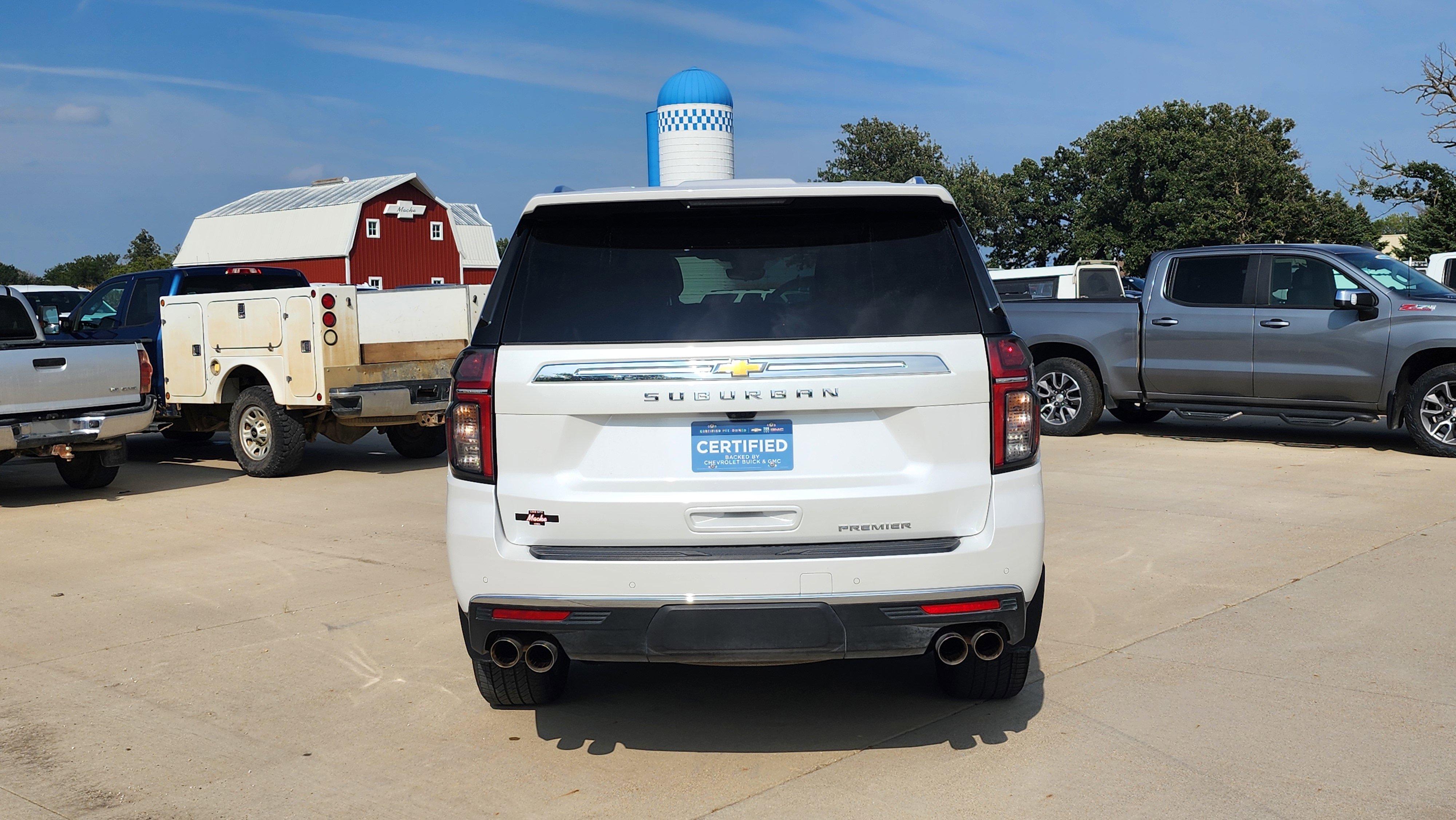 2024 Chevrolet Suburban Premier photo 4