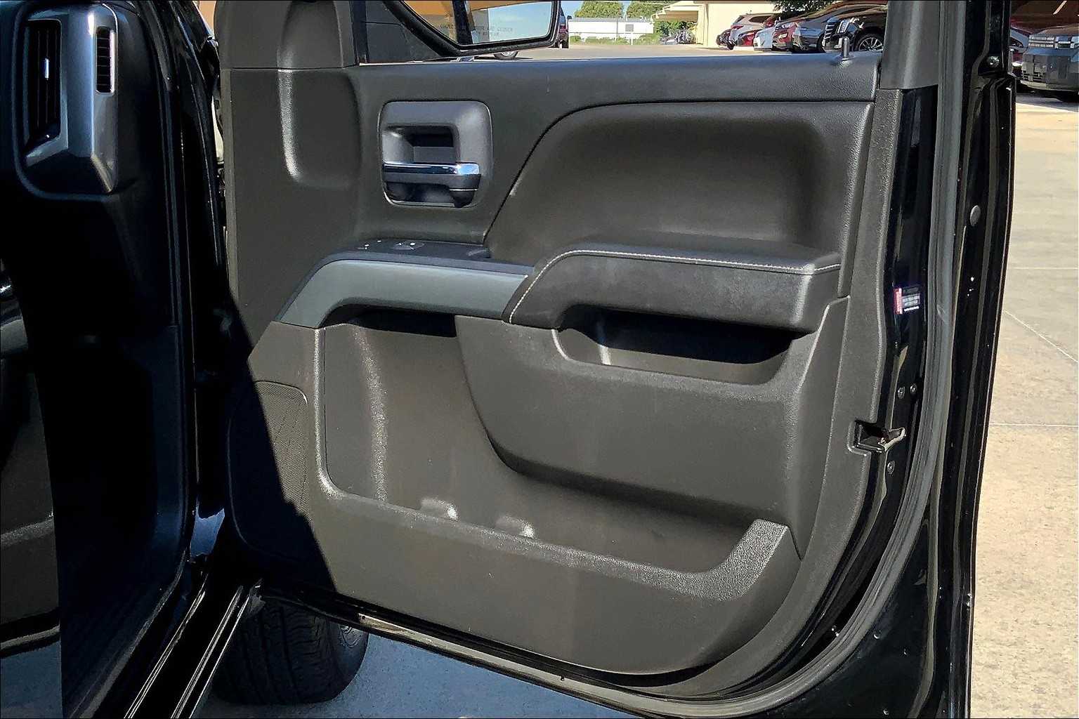 2018 Chevrolet Silverado 1500 LT photo 18