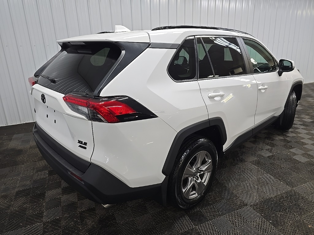 2022 Toyota RAV4 XLE photo 10