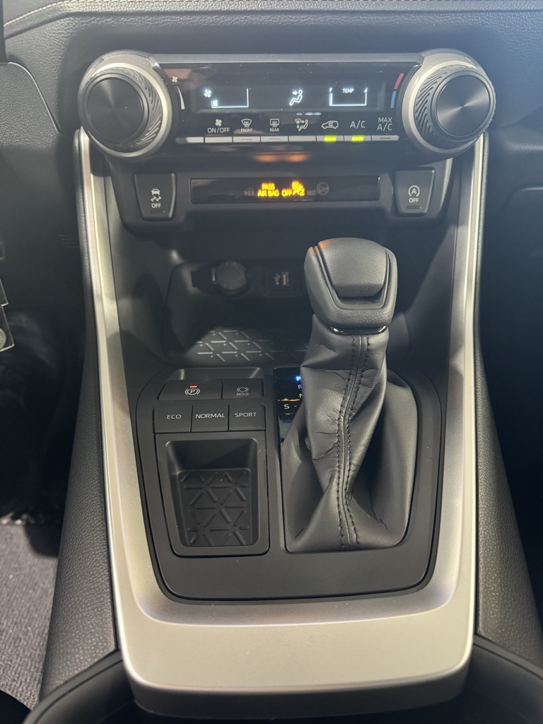 2025 Toyota RAV4 LE photo 27