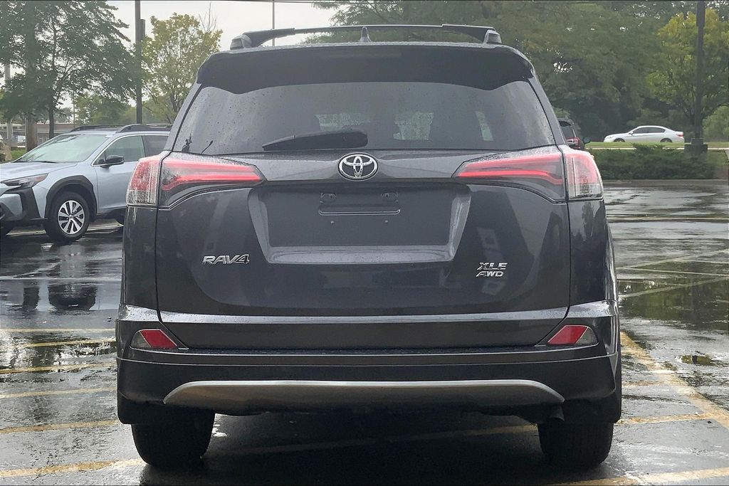 2017 Toyota RAV4 XLE photo 3