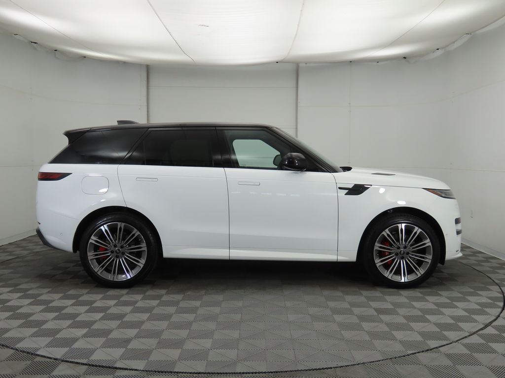 2025 Land Rover Range Rover Sport SE photo 4
