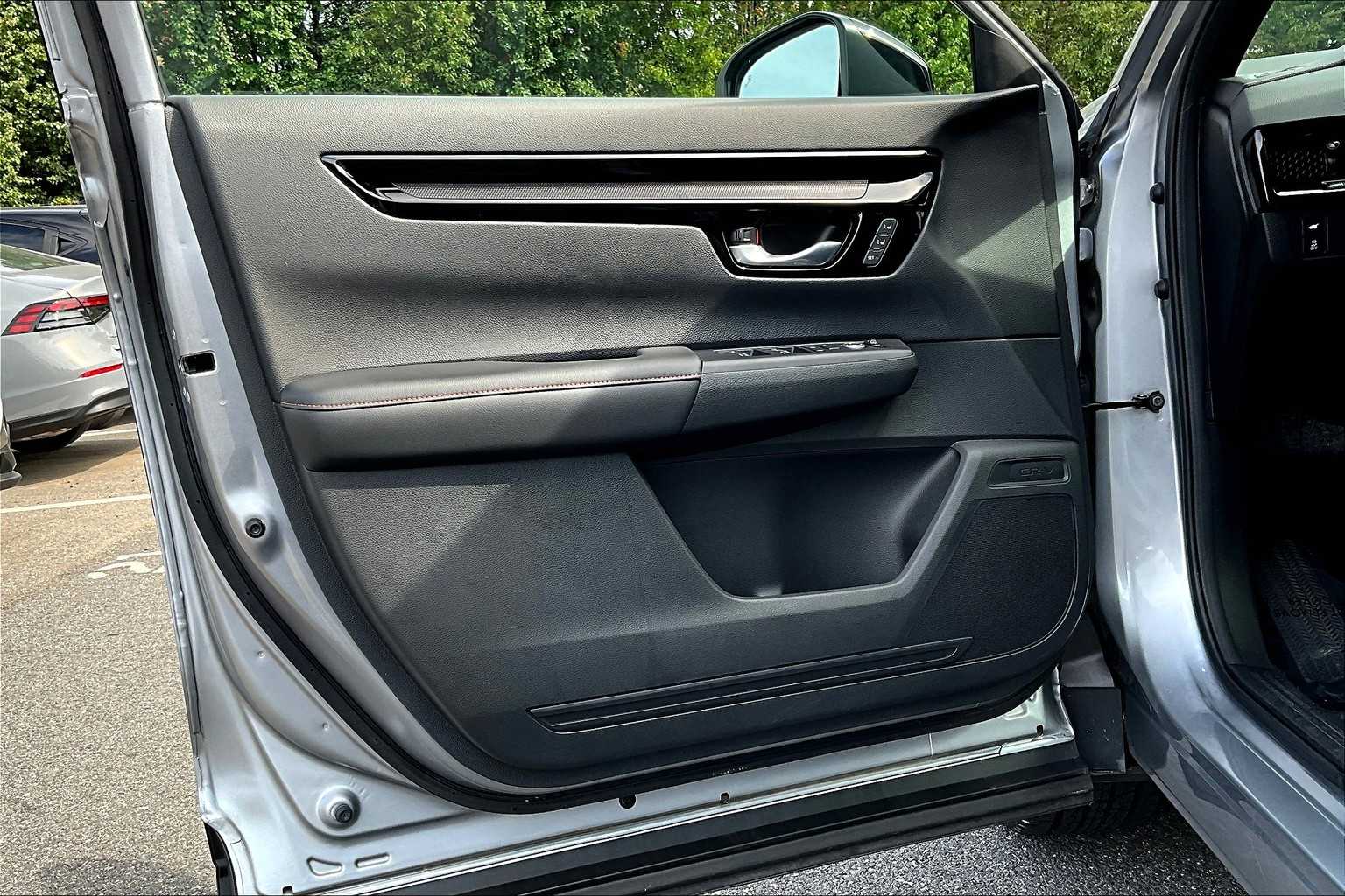 2023 Honda CR-V Hybrid Sport Touring photo 21
